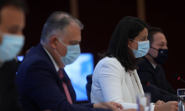 Κορονοϊός - LIVE: Οι ανακοινώσεις για το κλείσιμο των σχολείων - «Λουκέτο» μέχρι... νεοτέρας!»