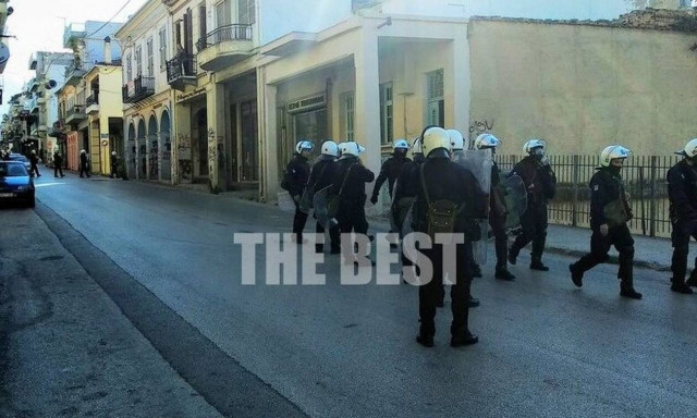 Πάτρα: «Αστακός» η πόλη για την πορεία συλλογικοτήτων - Έκλεισαν δρόμοι (pics+vid)