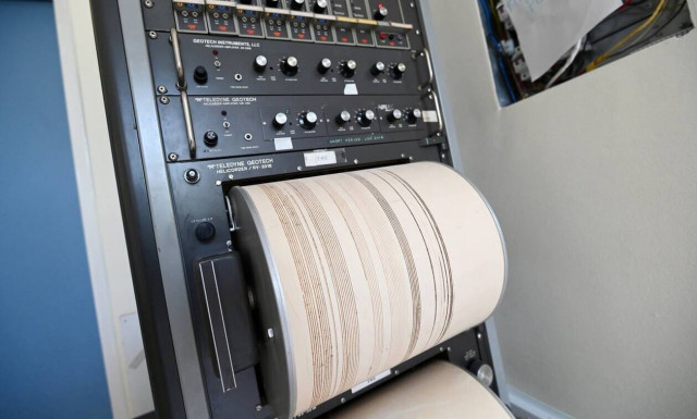 Συνεχείς σεισμικές δονήσεις στη Σαντορίνη