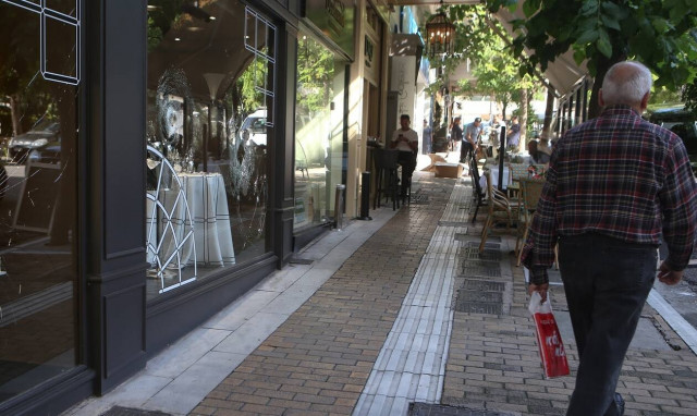 Lockdown: Ποια καταστήματα είναι ανοιχτά σήμερα (15/11) - Το ωράριο λειτουργίας