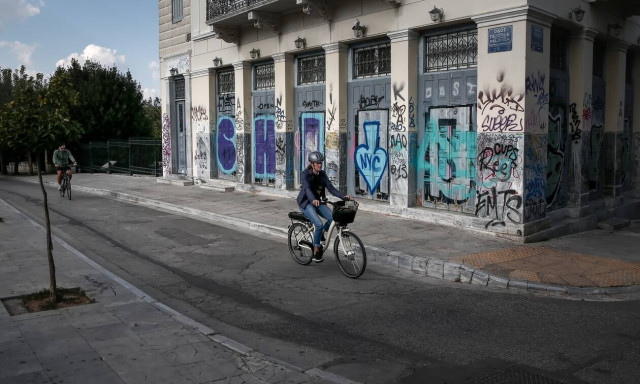 Κρούσματα σήμερα: Ολοταχώς για νέο «μαύρο» ρεκόρ νεκρών