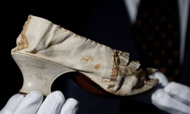 Ένα παπούτσι της Μαρίας Αντουανέτας δημοπρατείται εν μέσω πανδημίας