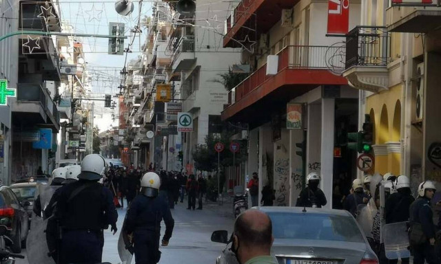 Πάτρα-Πολυτεχνείο: Προσαγωγές από την ΕΛΑΣ– Δυνάμεις ΜΑΤ κοντά στο πρώην παράρτημα του Πανεπιστήμιου