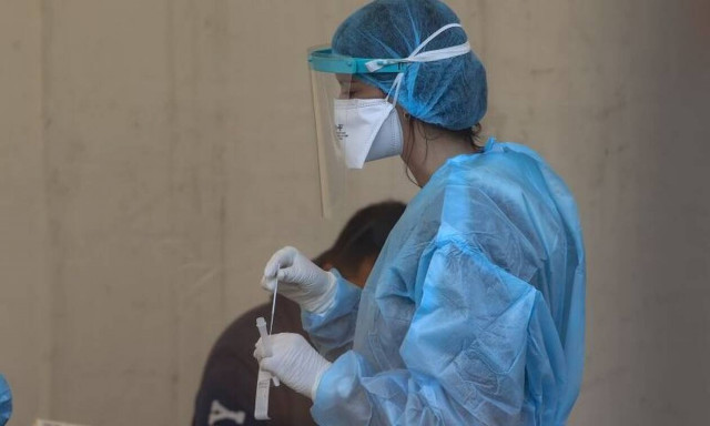 Εξαδάκτυλος στο Newsbomb.gr: Καμία χαλάρωση μέτρων όσο αυξάνονται οι διασωληνωμένοι