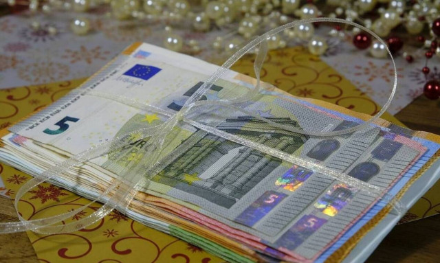 Χριστουγεννιάτικο μέρισμα, δώρο Χριστουγέννων, επίδομα θέρμανσης: Ποιοι θα το λάβουν