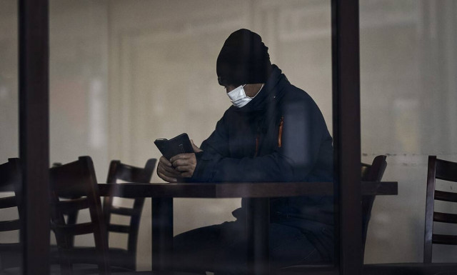 Σουηδία: Αυξάνονται ραγδαία τα κρούσματα - Οι πολίτες στηρίζουν το τέλος της «ανοσίας της αγέλης»