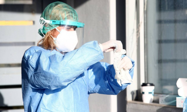 Κρούσματα σήμερα: Τι δείχνουν τα πρώτα στοιχεία – Νέο αρνητικό ρεκόρ ή σημάδια αισιοδοξίας;