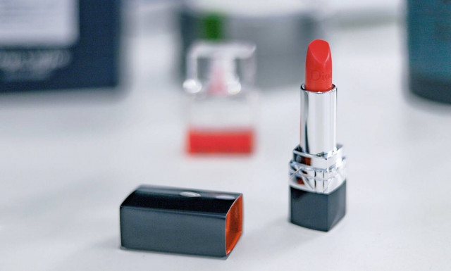 5 κραγιόν για να είσαι όμορφη και λαμπερή σε κάθε zoom meeting