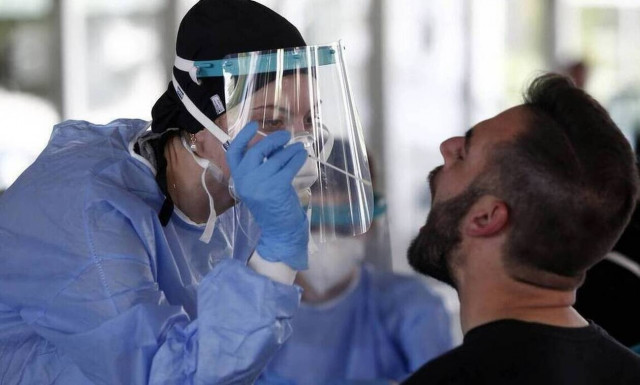 Κορονοϊός: «Βράζει» η Αττική με 564 νέα κρούσματα