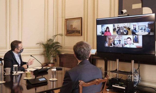 Κορονοϊός: Ποιοι απειλούν τους λοιμωξιολόγους