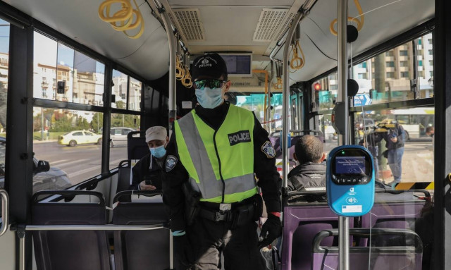 Κορονοϊός: Ερώτηση 43 βουλευτών του ΣΥΡΙΖΑ - Απροστάτευτο το επιβατικό κοινό στα ΜΜΜ