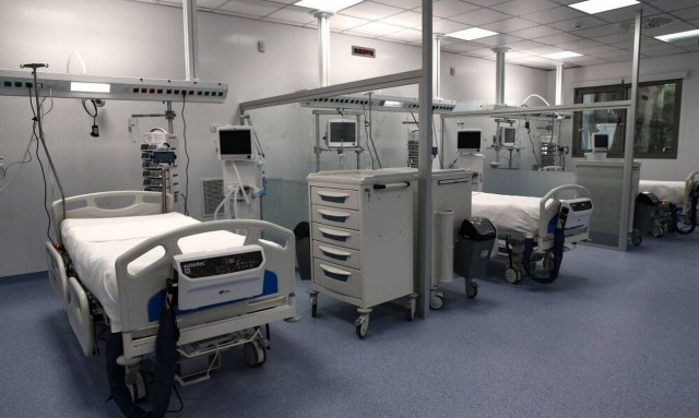 Κορονοϊός: Αγωνία για τις ΜΕΘ - Πόσες κλίνες απομένουν σε όλη τη χώρα