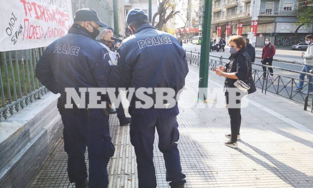 Επικοινωνία Τσίπρα με τη γυναίκα που χρεώθηκε πρόστιμο για το λουλούδι στο Πολυτεχνείο