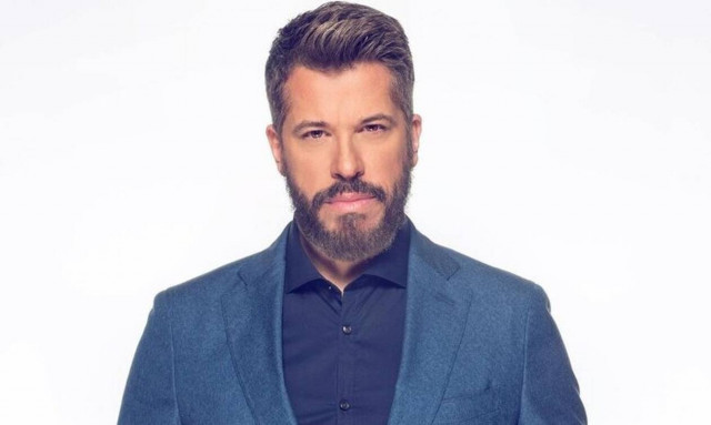 Χάρης Βαρθακούρης: Μετέτρεψε το σπίτι του σε... σχολική αίθουσα