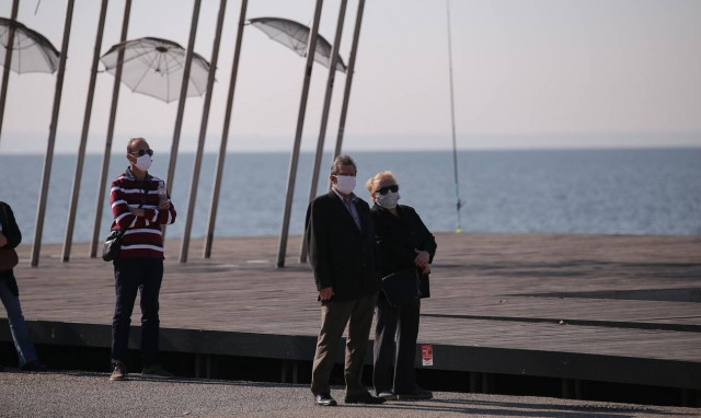 Ραγίζει καρδιές ο γιος 73χρονου που πέθανε από κορονοϊό: «Είδα την κηδεία μέσω Viber»