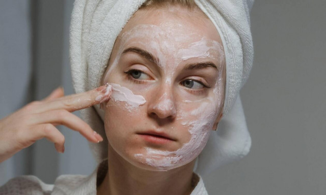 5 tips για να προστατεύσεις την επιδερμίδα σου από την ατμοσφαιρική ρύπανση