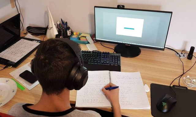 Τηλεκπαίδευση: Αγωνία μετά το φιάσκο της πρώτης μέρας - Σε απόγνωση οι γονείς