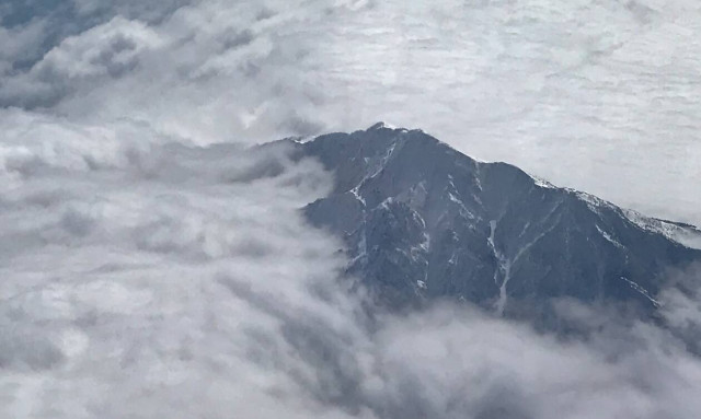 Καιρός: Χιόνια  έφερε το βαρομετρικό χαμηλό - Μεγάλη πτώση θερμοκρασίας και ισχυρές καταιγίδες