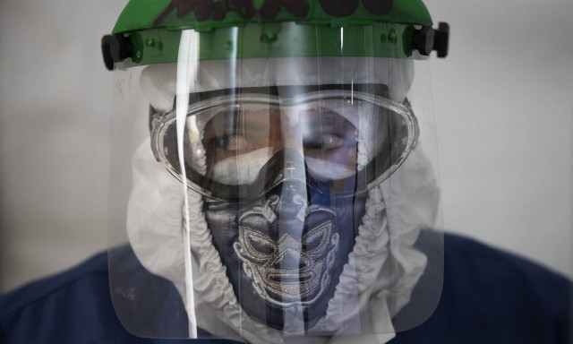 Κορονοϊός: Οι υπερμεταδόσεις τροφοδοτούν τις «εκρήξεις» της πανδημίας παγκοσμίως