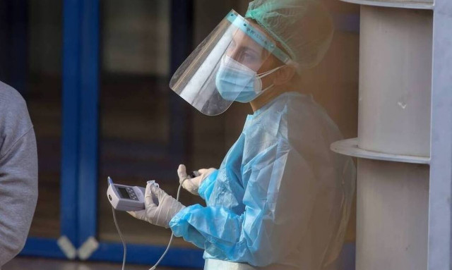 Κορονοϊός:  Δραματική η κατάσταση στις ΜΕΘ - Πόσες κλίνες απομένουν