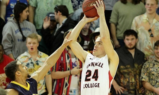 Ασύλληπτο: Σκόραρε 138 πόντους σε επίσημο αγώνα! - Πλέον δεν βλέπει καν μπάσκετ (video)