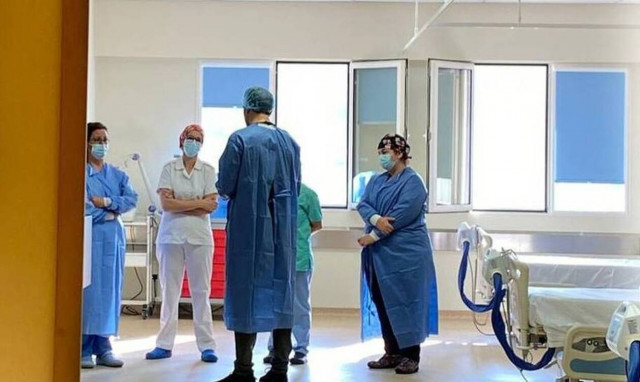 Κορονοϊός - Λάρισα: «Έκρηξη» κρουσμάτων - Στα όριά τους γιατροί και νοσηλευτές