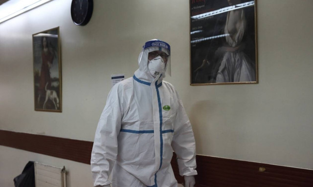 Κορονοϊός: «Ασφυκτιούν» οι ΜΕΘ στη χώρα - Στους 504 οι διασωληνωμένοι 