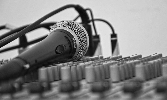 Κορονοϊός: Γνωστός τραγουδιστής στην εντατική - Δίνει μάχη για να κρατηθεί στη ζωή