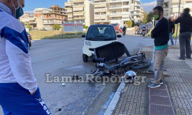 Σοβαρό τροχαίο στη Λαμία - Το μηχανάκι έπεσε πάνω σε γυναίκες που περπατούσαν (pics)