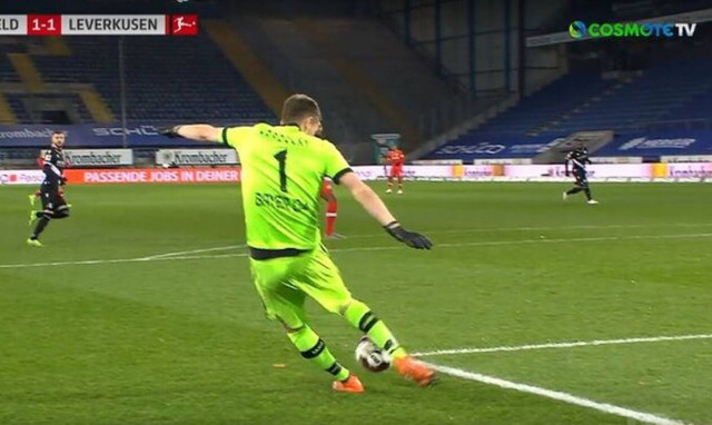 Το αυτογκόλ του αιώνα – Τέτοια γκάφα τερματοφύλακα δεν ξανάγινε (vid)