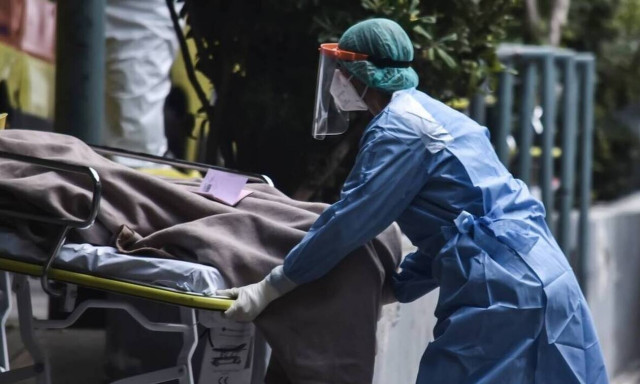 Κορονοϊός: Ο «αόρατος εχθρός» θερίζει τη Θεσσαλονίκη - Στη «μάχη» κινητό νοσοκομείο στο 424