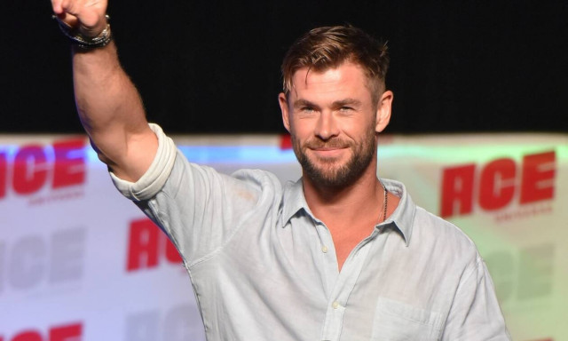 Η μαμά του Chris Hemsworth είναι 60 ετών και είναι καλλονή
