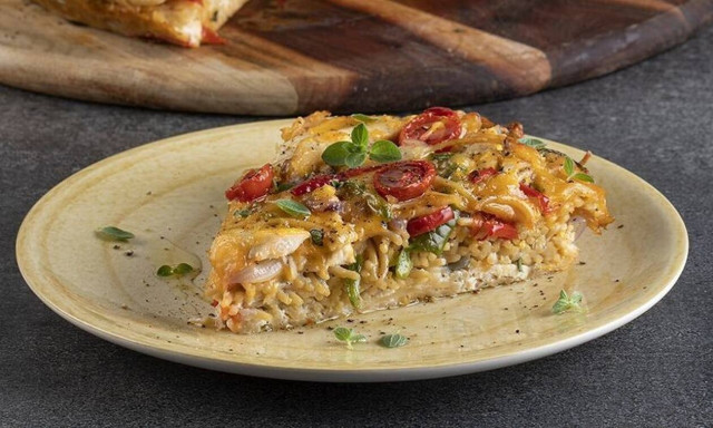 Άκης Πετρετζίκης: Healthy φριτάτα με ζυμαρικά και κοτόπουλο