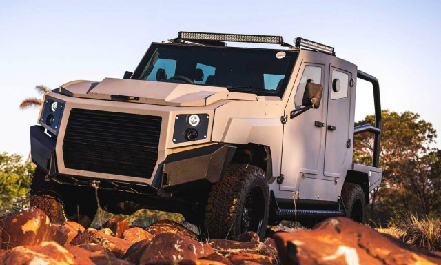 Αυτό το Toyota Land Cruiser είναι το απόλυτο θωρακισμένο!