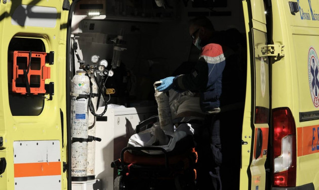 Κορονοϊός: Ραγίζει καρδιές αδελφός νοσηλεύτριας που πέθανε – «Την είδα σε αποστειρωμένο κουτί»