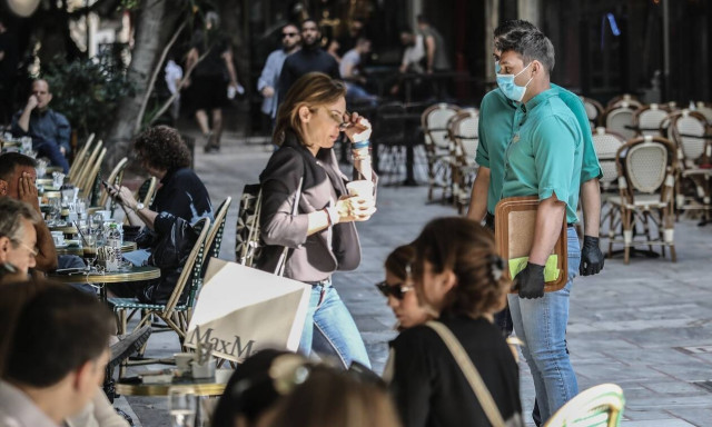 Κορονοϊός: Πότε και πώς θα ανοίξει η εστίαση - Τα τραπεζοκαθίσματα και το ωράριο