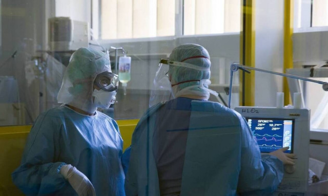 Κρούσματα σήμερα (24/11): Ο εφιάλτης είναι εδώ - Στερεύουν οι ΜΕΘ σε όλη την Ελλάδα