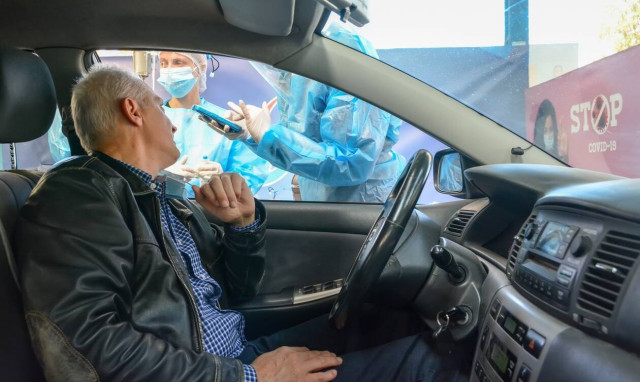 Κορονοϊός: Πού γίνονται σήμερα δωρεάν rapid test μέσα από το αυτοκίνητο 