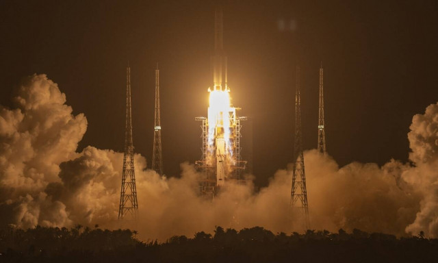 Chang’e 5: Εκτοξεύτηκε το κινέζικο ρομποτικό σκάφος - Στόχος νέα δείγματα από τη Σελήνη  