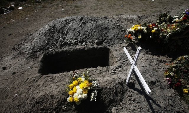 Κορονοϊός: Συγκλονίζει η περιγραφή νοσοκόμας - Όποιος έμπαινε στον «λάκκο» έβγαινε σε σακούλα