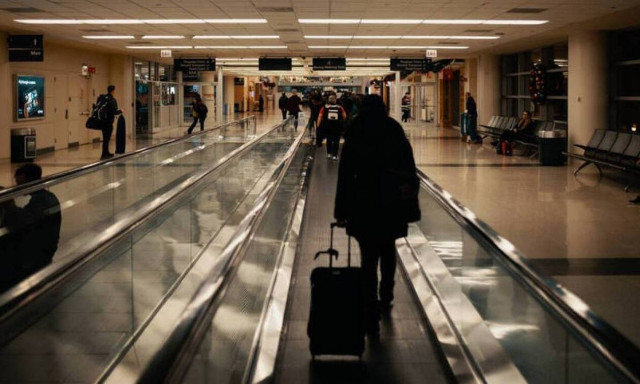 Μείωση 50% στο φόρο για 7 χρόνια για όσους μεταφέρουν τη φορολογική έδρα τους στην Ελλάδα