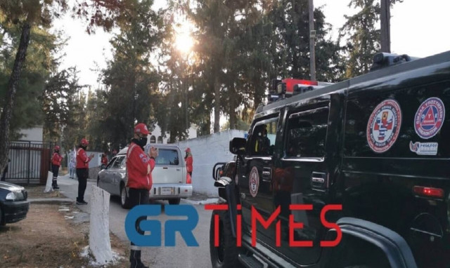 Κορoνοϊός - Θεσσαλονίκη: Συγκίνηση στο τελευταίο αντίο στον Σάκη Σωτηράκη (vid)