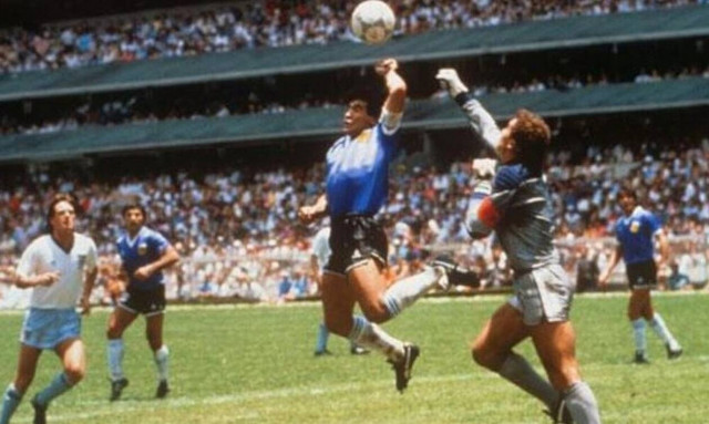 Ντιέγκο Μαραντόνα: «Το χέρι του Θεού» - Η φάση που έμεινε στην παγκόσμια ποδοσφαιρική ιστορία