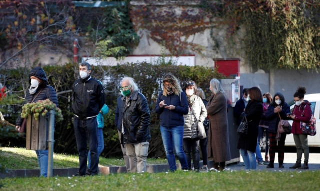 Κορονοϊός: Η Ευρώπη ετοιμάζεται να χαλαρώσει τα μέτρα, την ώρα που τα κρούσματα αυξάνονται στις ΗΠΑ