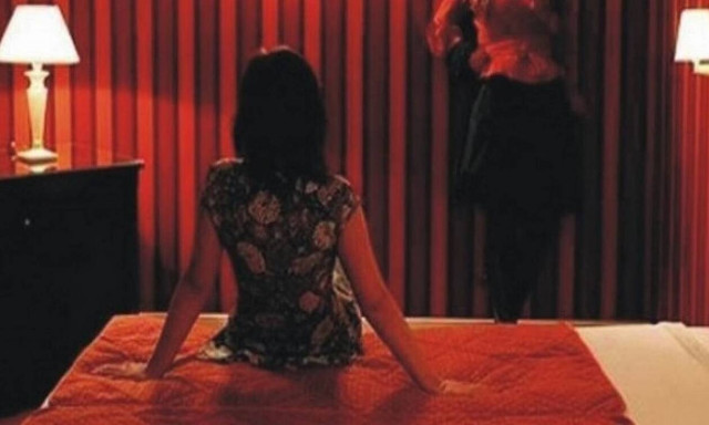 Σωρεία συλλήψεων σε οίκο ανοχής στην Ομόνοια λειτουργούσε παράνομα εν μέσω καραντίνας