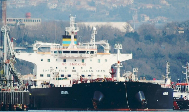 Θρίλερ με ελληνικό τάνκερ: Χτυπήθηκε από θαλάσσια νάρκη στη Σαουδική Αραβία