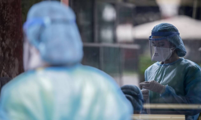 Κορονοϊός Τρίκαλα: Νεκρός 32χρονος - Συναγερμός για κρούσματα σε οικισμούς Ρομά