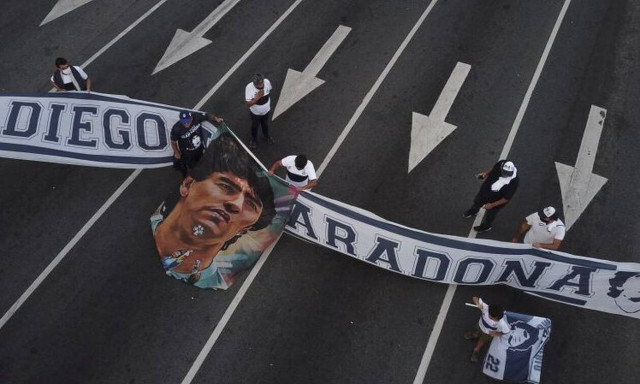 Ντιέγκο Μαραντόνα: Εκεί θα είναι η τελευταία του κατοικία - Τρεις ώρες για να προσκυνήσουν τη σορό