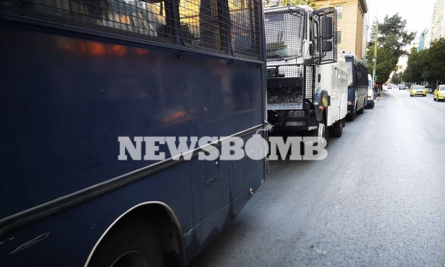 Ρεπορτάζ Newsbomb.gr: Παρέλυσε η Αθήνα από την απεργία - Ισχυρές αστυνομικές δυνάμεις στο κέντρο