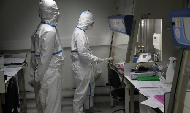 Κορονοϊός-Εμβόλιο: Αμφιβολίες για τις ανακοινώσεις της Οξφόρδης - Τι υποστηρίζουν οι Financial Times